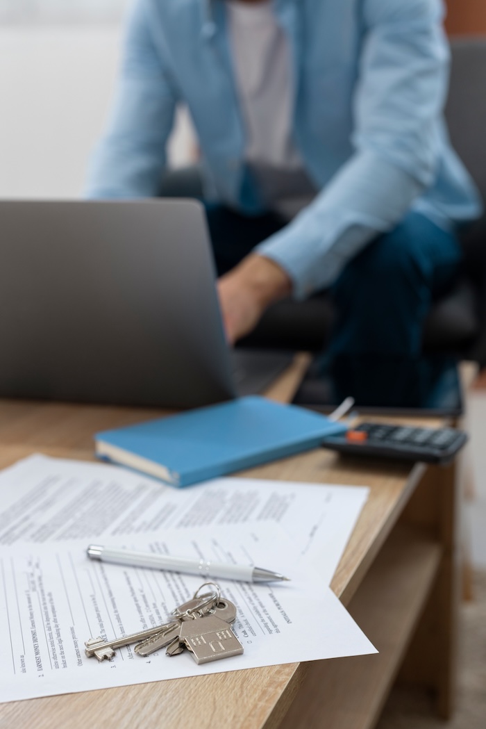 Pourquoi souscrire une assurance de prêt lors d’un rachat de crédits ?